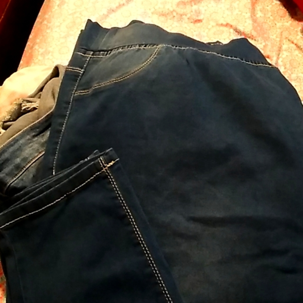 Jeans size 24, 2 shirts 5x both, maxi size 3x